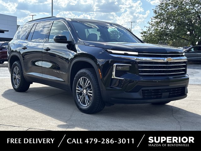 Used 2025 Chevrolet Traverse LT