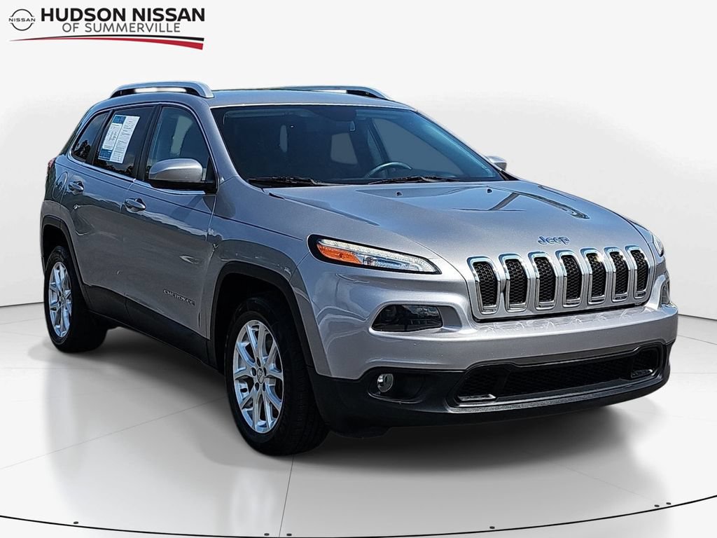 Used 2018 Jeep Cherokee Latitude Plus w/ Comfort/Convenience Group