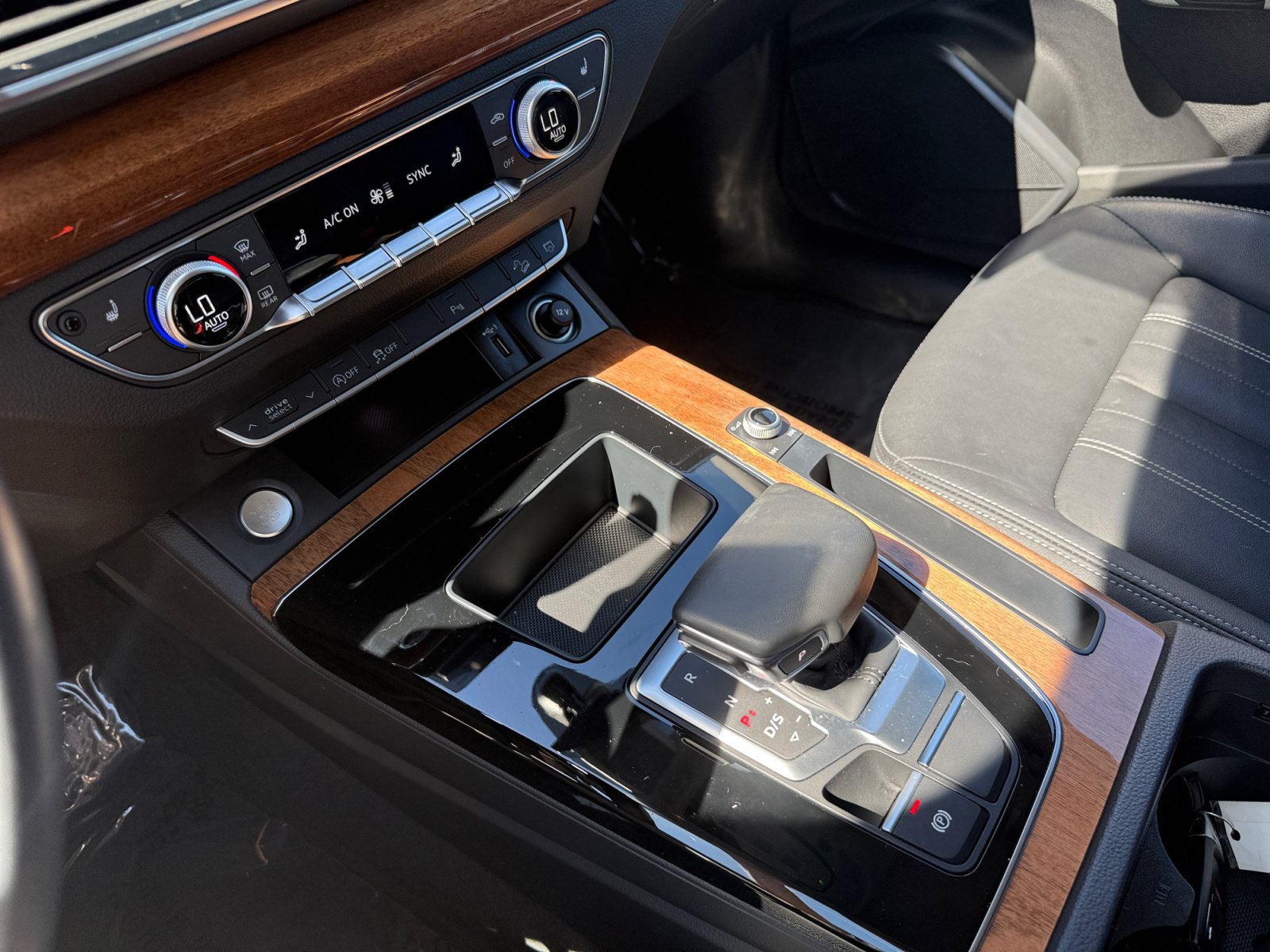 Used 2022 Audi Q5 2.0T Premium w/ Convenience Package AWD/4WD image 13