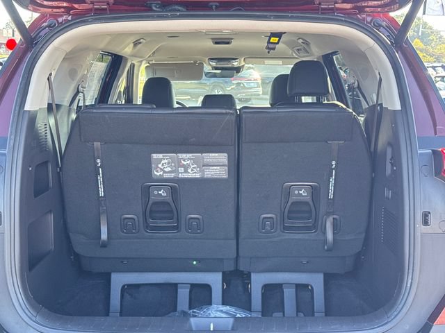 Certified 2026 Kia Carnival EX FWD image 11