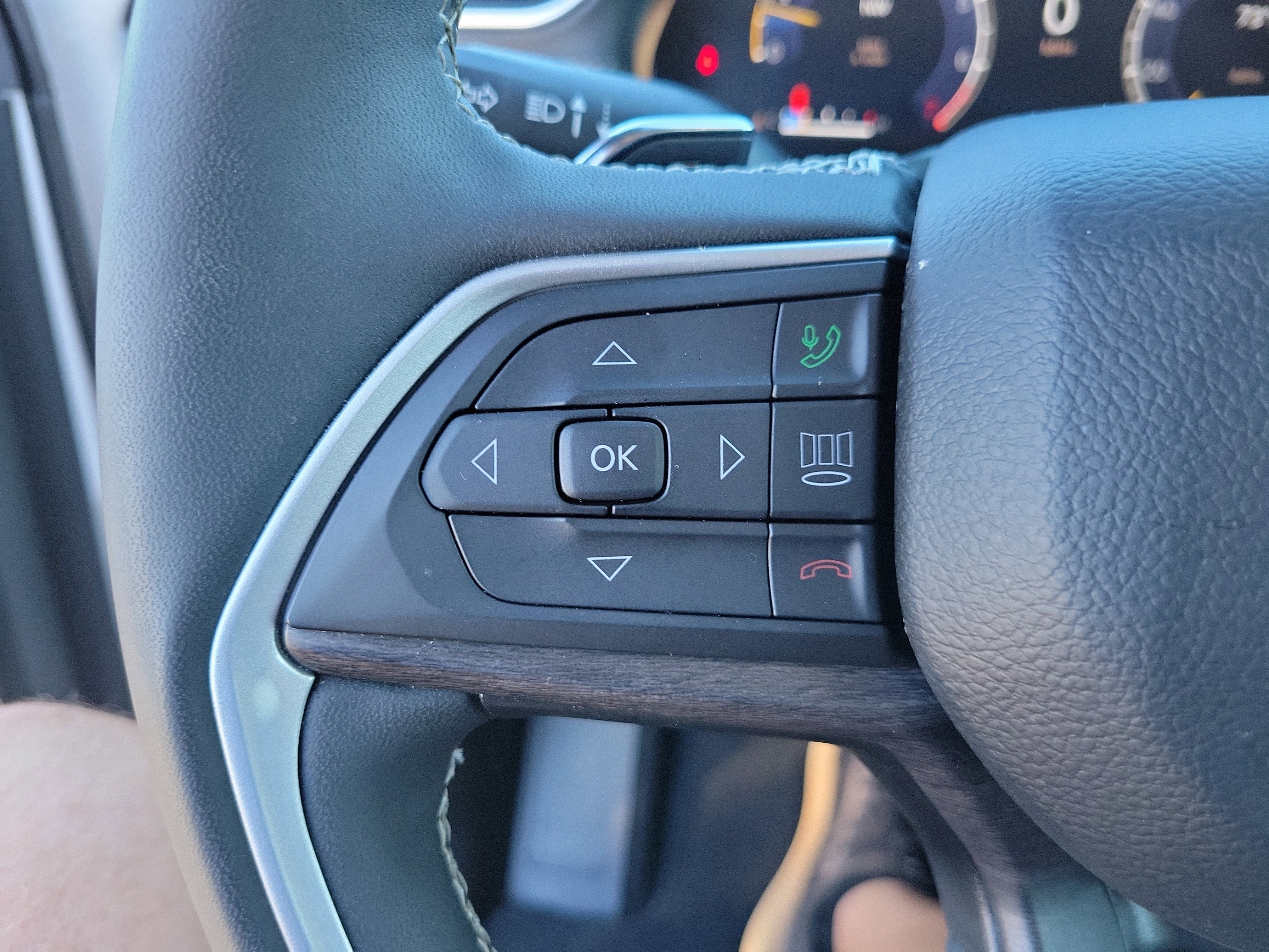 Used 2023 Jeep Grand Cherokee Limited w/ Luxury Tech Group II image 29