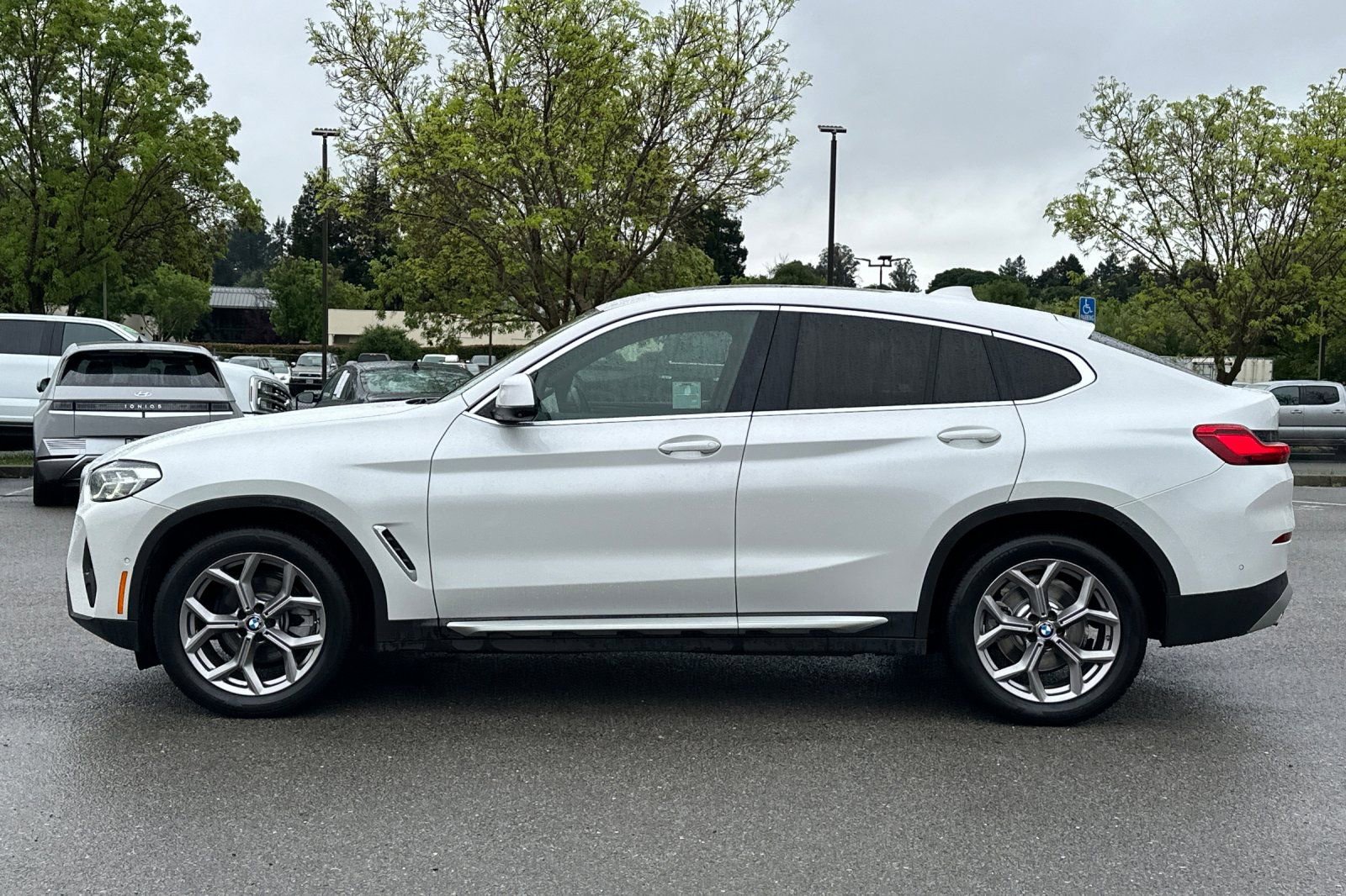 Used 2023 BMW X4 xDrive30i AWD/4WD image 7