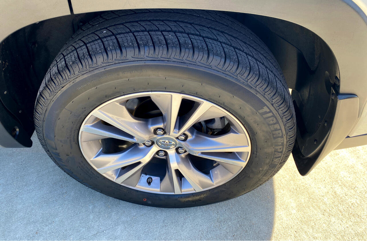 Used 2015 Toyota Highlander XLE image 8