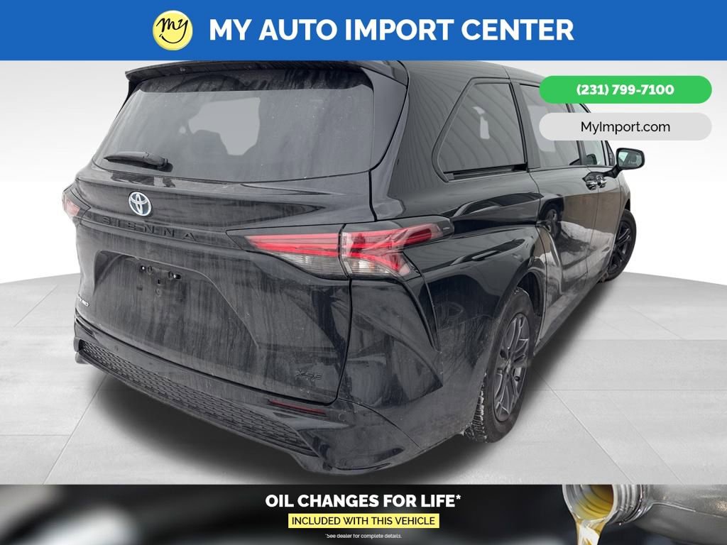 Used 2025 Toyota Sienna XSE image 5