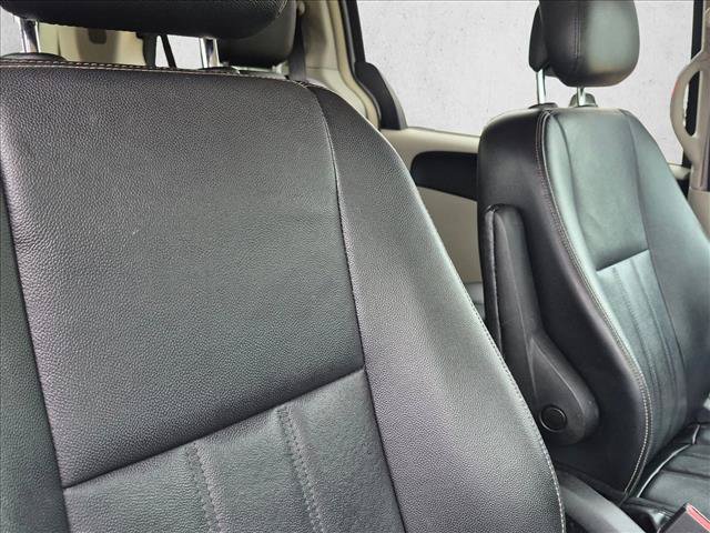 Used 2014 Chrysler Town & Country Touring FWD image 18
