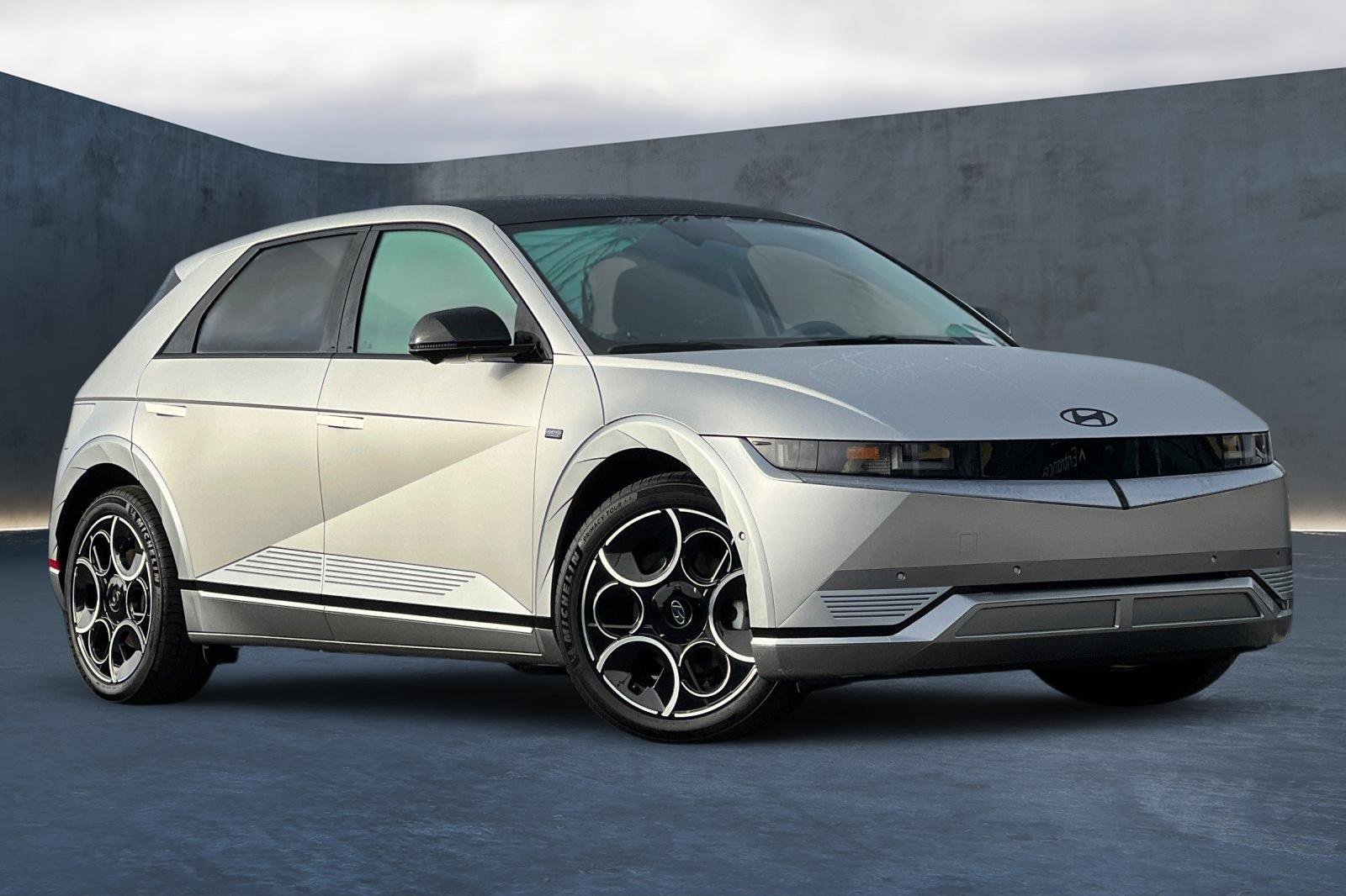 Used 2024 Hyundai Ioniq 5 Limited image 2