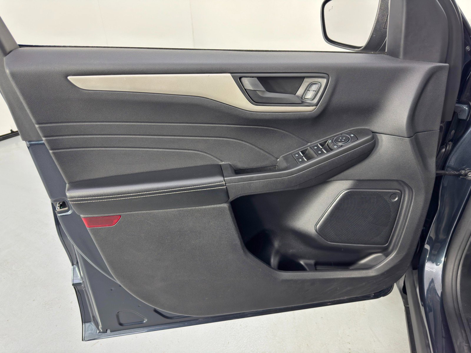 Used 2022 Ford Escape SE w/ Cold Weather Package image 35