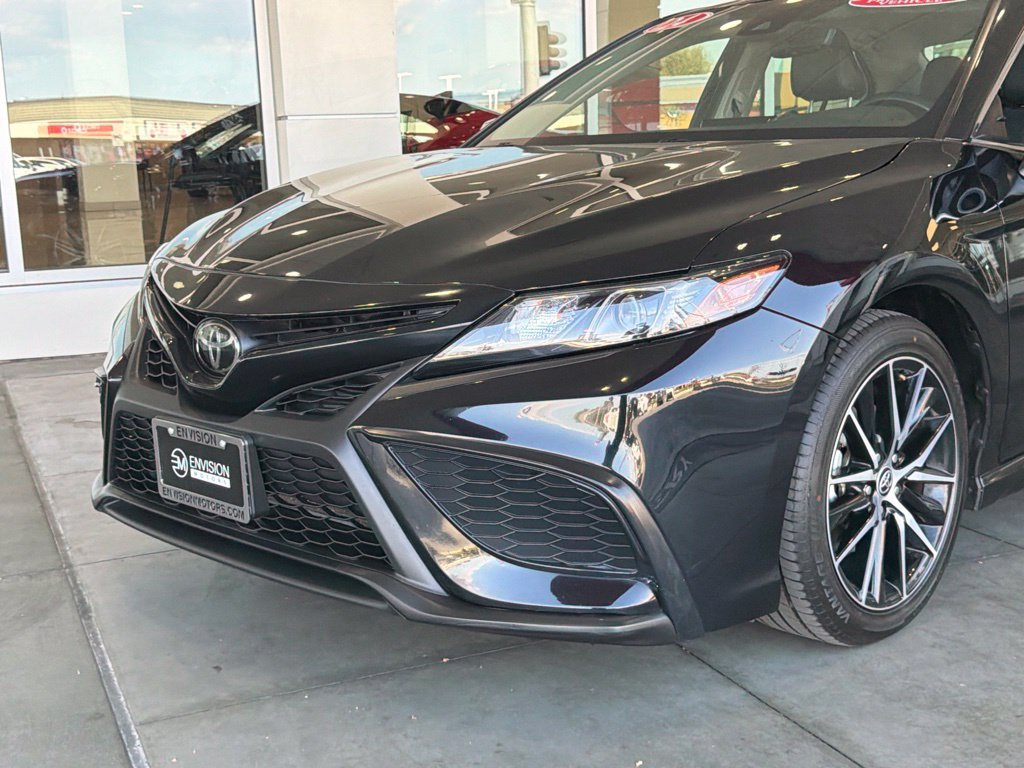 Certified 2024 Toyota Camry SE FWD image 3