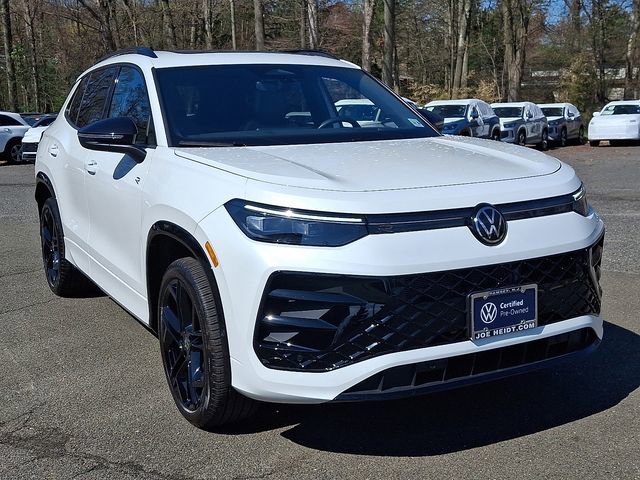 Certified 2025 Volkswagen Tiguan SE R-Line AWD/4WD image 2