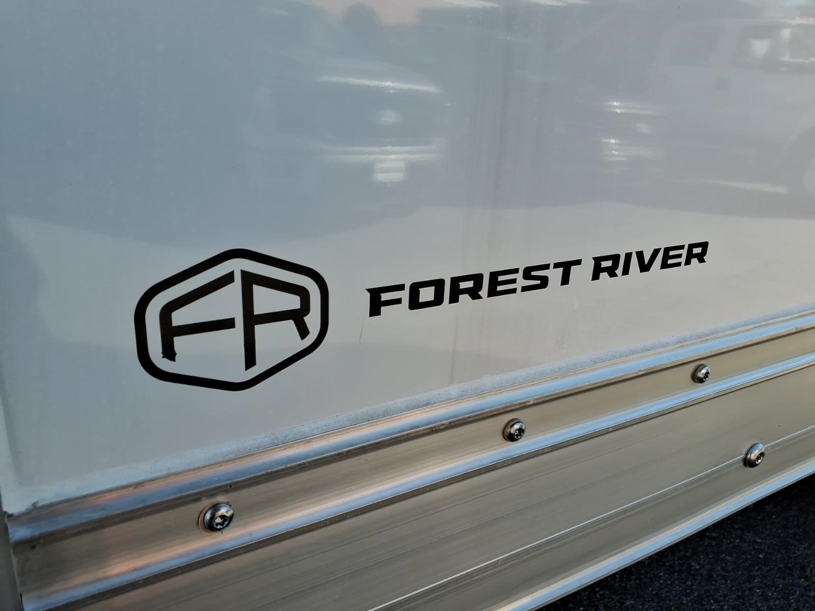 New 2027 Ford E-350 and Econoline 350 Super Duty w/ Power Equipment Group RWD image 17