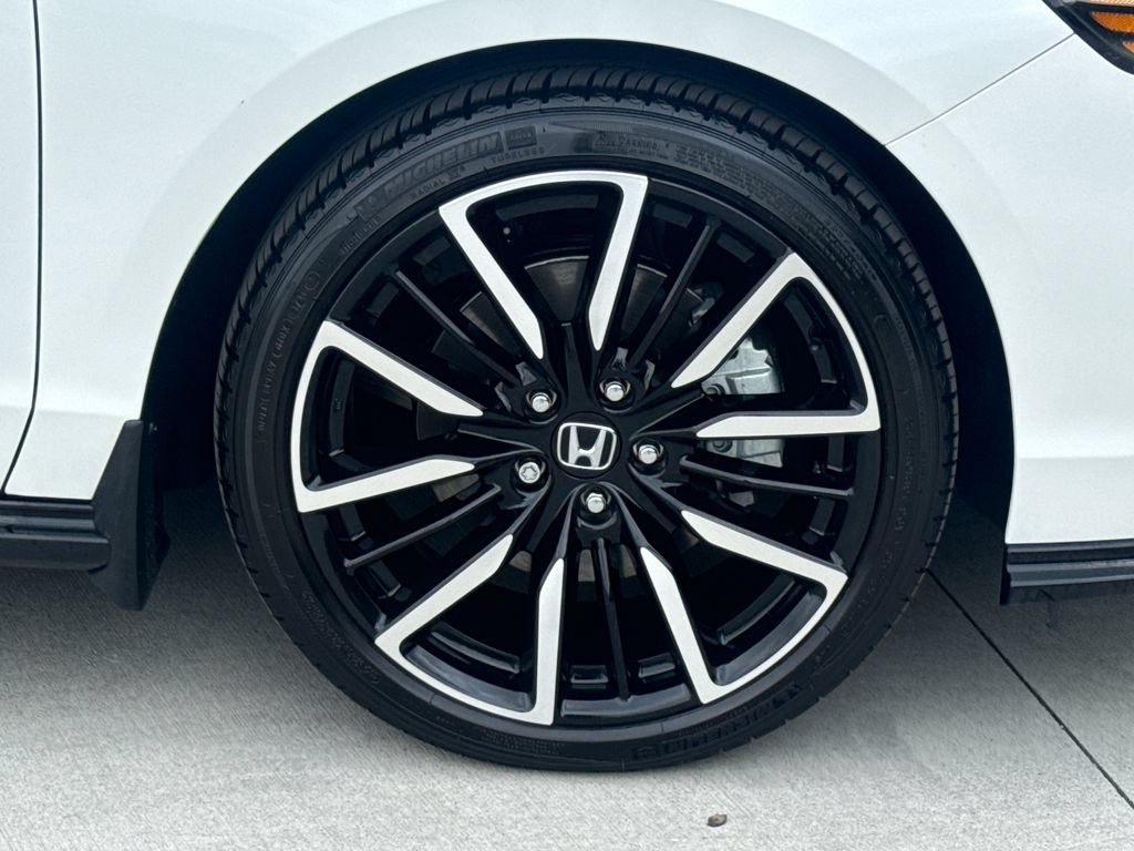 Used 2024 Honda Accord Touring image 11