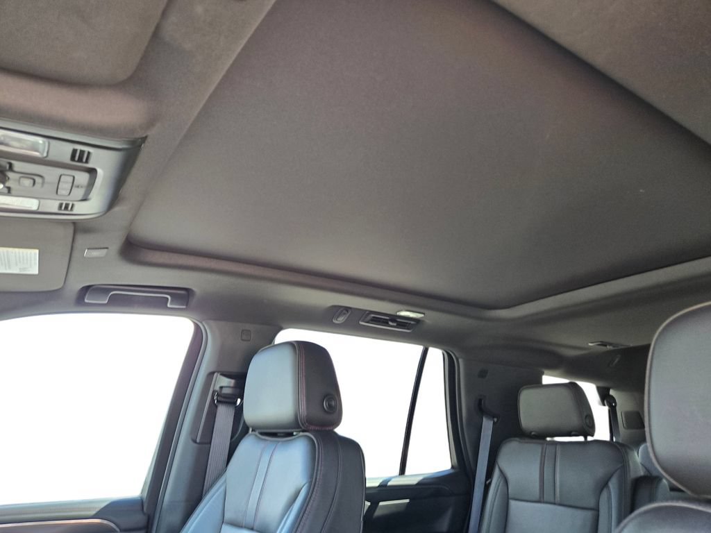 Used 2021 Chevrolet Tahoe RST w/ Luxury Package RWD image 18
