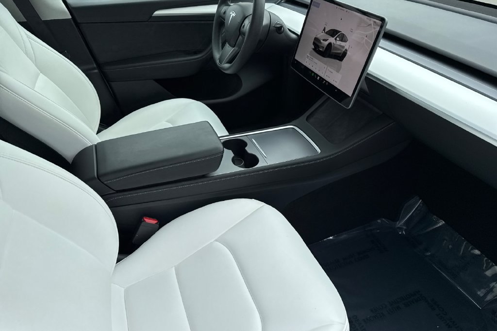Used 2025 Tesla Model Y Performance AWD/4WD image 19