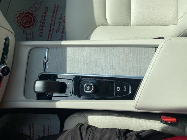 Used 2023 Volvo XC60 B5 Plus image 24