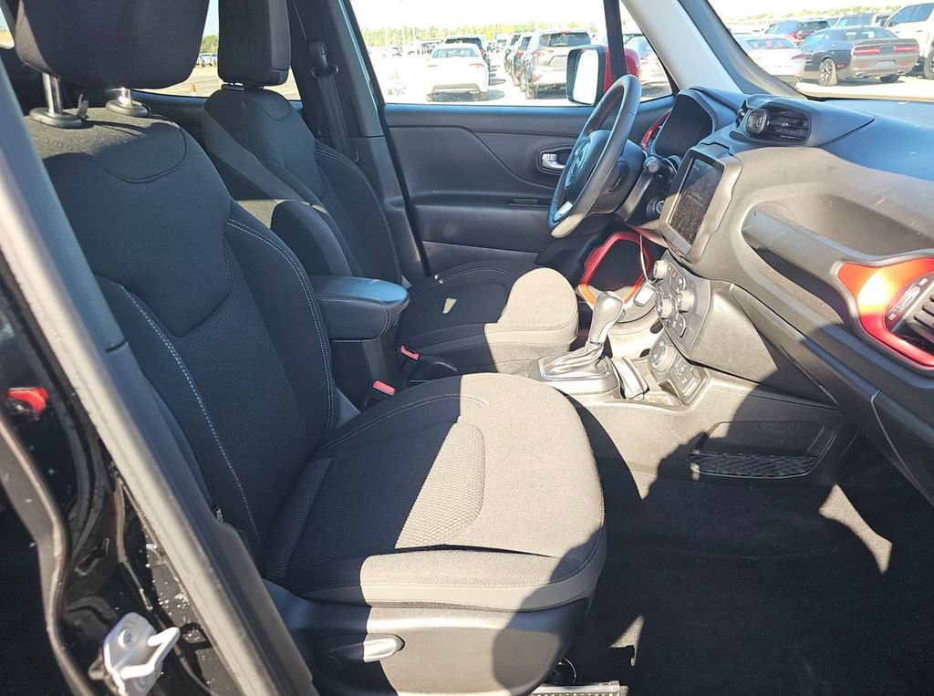 Used 2023 Jeep Renegade Latitude w/ Sun/Sound Group image 18