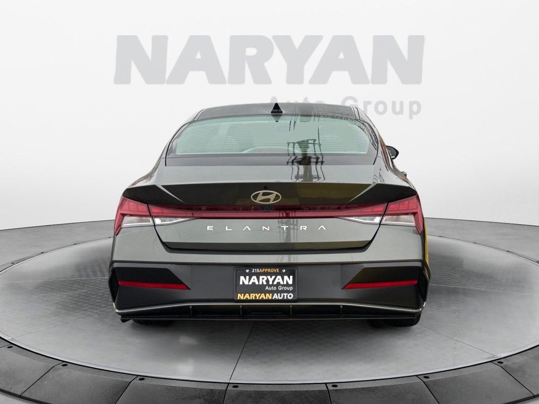 Used 2025 Hyundai Elantra SEL image 6