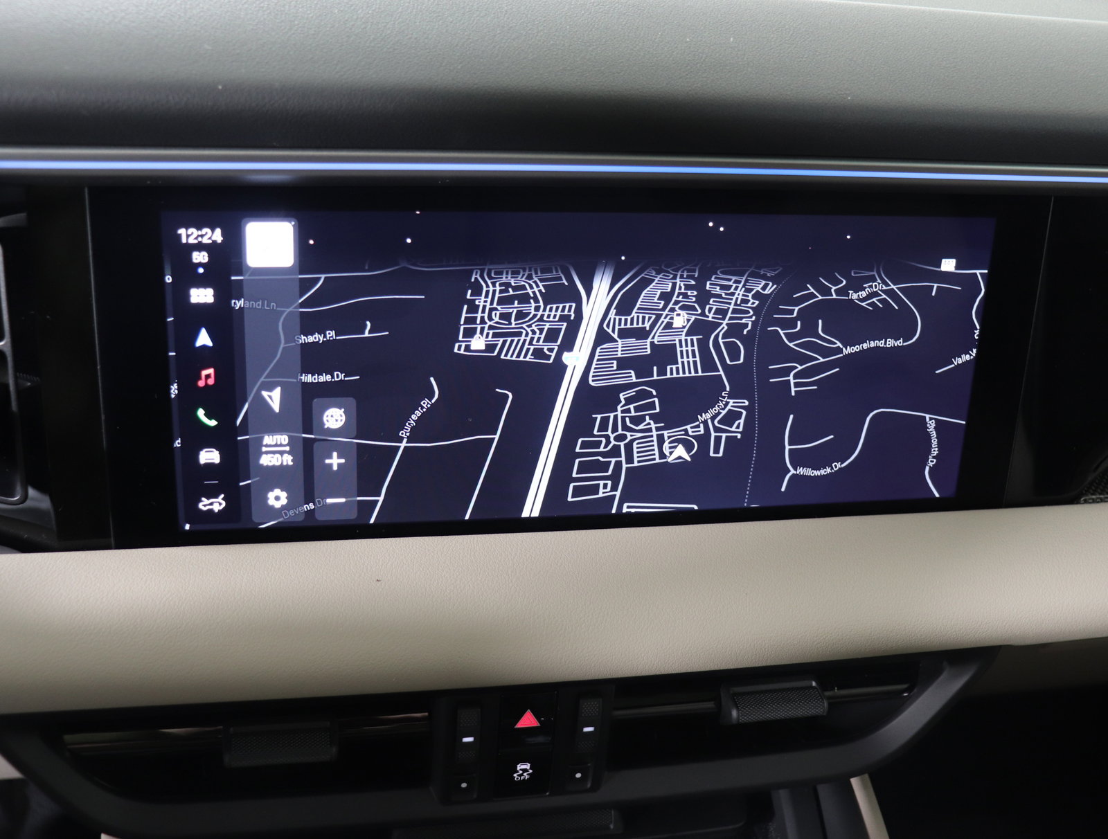 Used 2024 Porsche Macan 4 Electric image 28