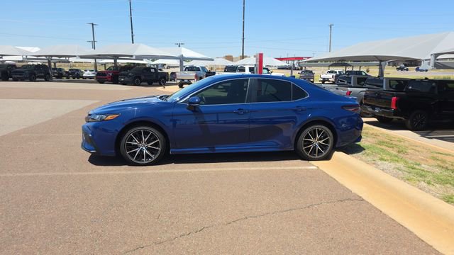 Used 2023 Toyota Camry SE FWD image 1