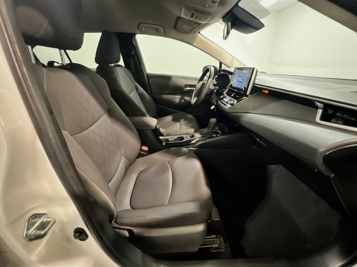 Used 2020 Toyota Corolla LE w/ Carpet Mat Package (TMS) FWD image 19
