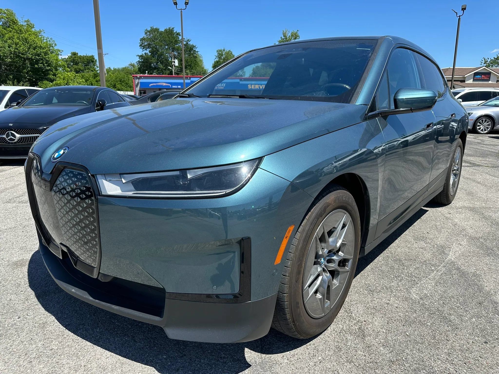 Used 2022 BMW iX xDrive50 w/ Convenience Package AWD/4WD image 27