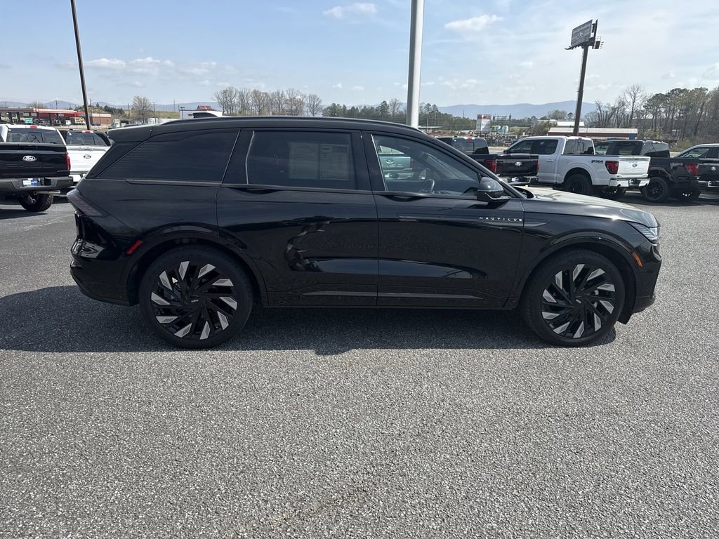 Used 2024 Lincoln Nautilus Reserve w/ Jet Appearance Package (87T) AWD/4WD image 8