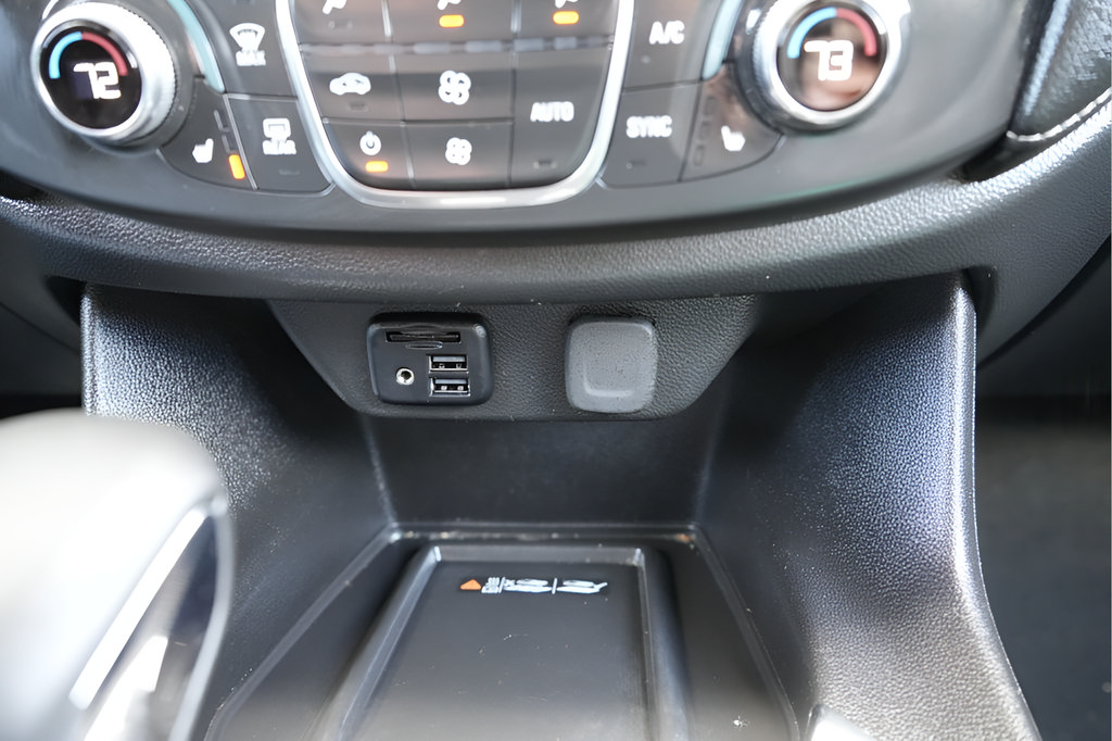Used 2023 Chevrolet Traverse LT w/ LT Premium Package AWD/4WD image 35