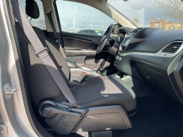 Used 2019 Dodge Journey SE FWD image 21