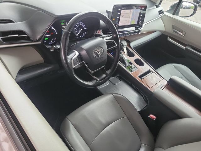 Used 2022 Toyota Sienna XLE w/ XLE Plus Package FWD image 6