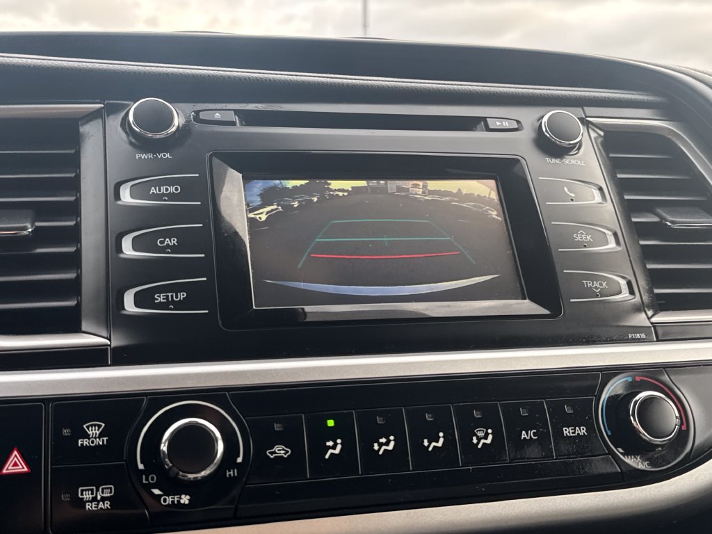 Used 2019 Toyota Highlander LE AWD/4WD image 24