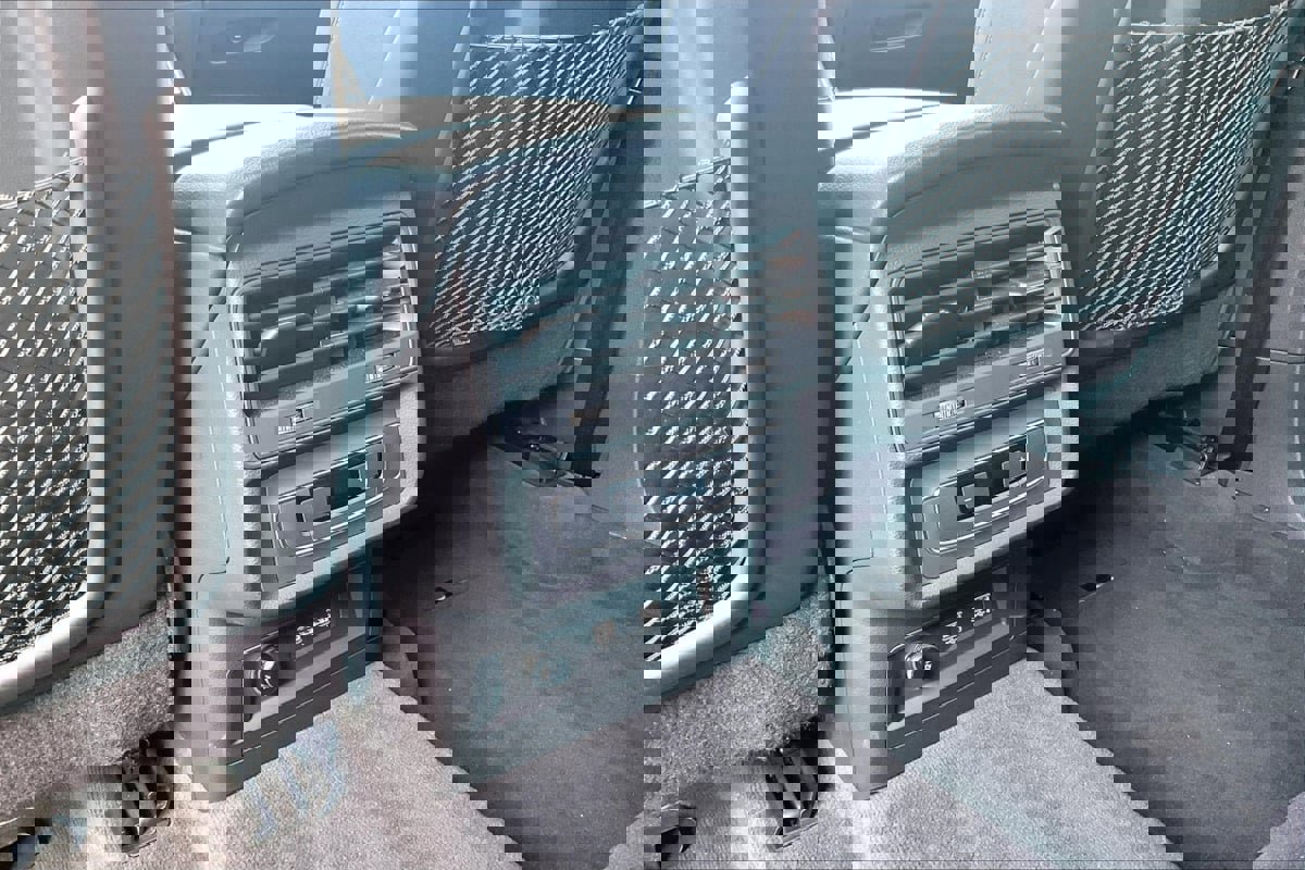 Used 2019 Audi Q8 Premium image 32