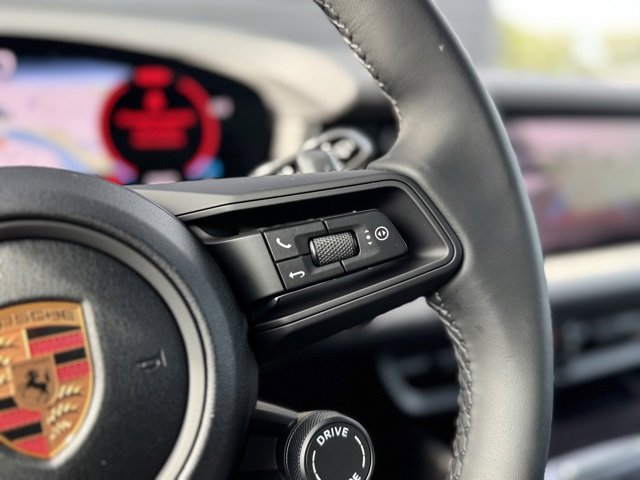 Used 2025 Porsche Cayenne image 21