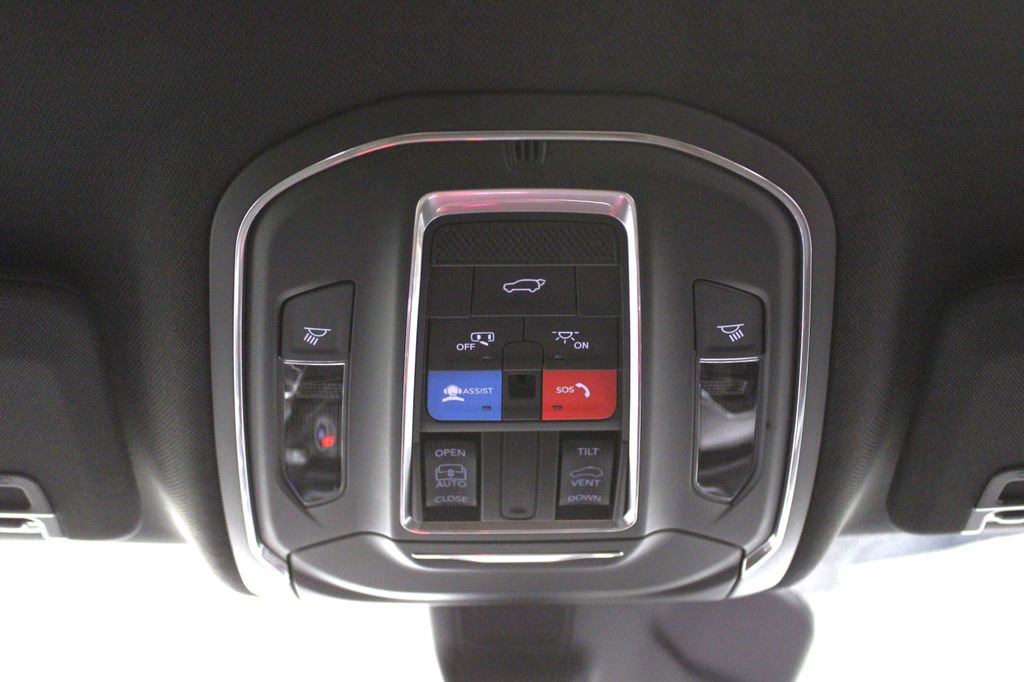 New 2025 Jeep Grand Cherokee Laredo image 24