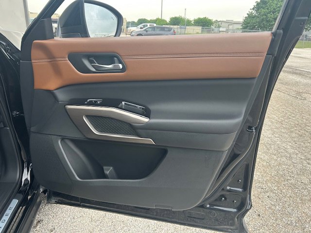 Used 2024 Nissan Pathfinder Platinum w/ Cargo Package FWD image 13