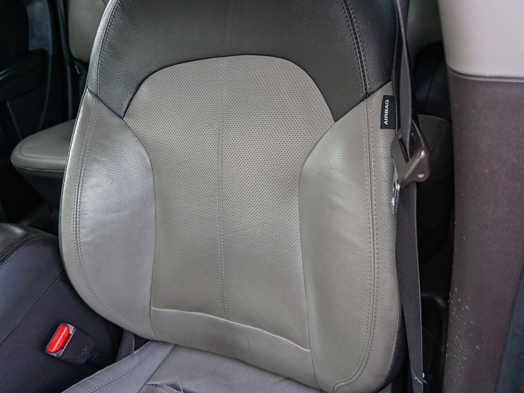 Used 2013 Hyundai Tucson Limited w/ Premium Pkg image 21