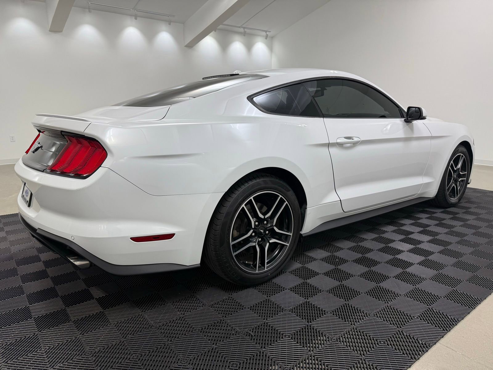 Used 2018 Ford Mustang Premium image 8