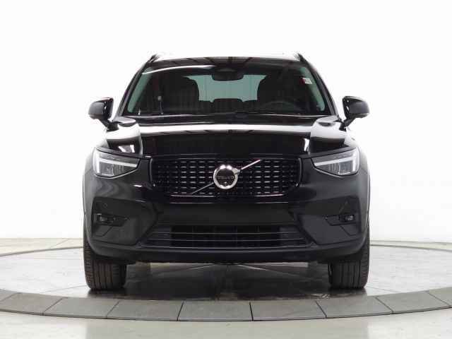 Certified 2024 Volvo XC40 B5 Plus w/ Climate Package AWD/4WD image 2