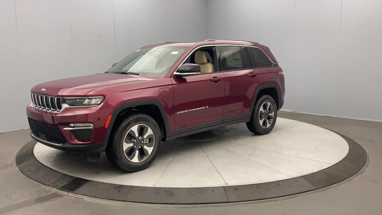 Used 2023 Jeep Grand Cherokee 4WD 4xe image 9