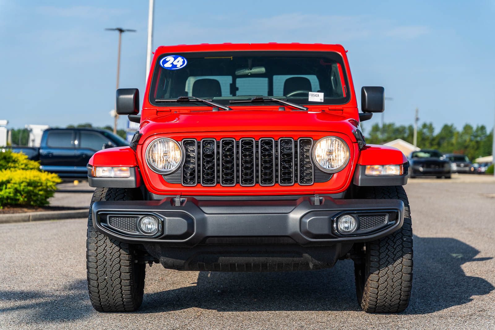 Used 2024 Jeep Gladiator Sport AWD/4WD image 4