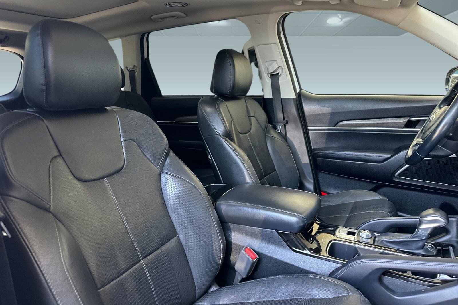 Used 2020 Kia Telluride SX w/ Towing Package FWD image 32