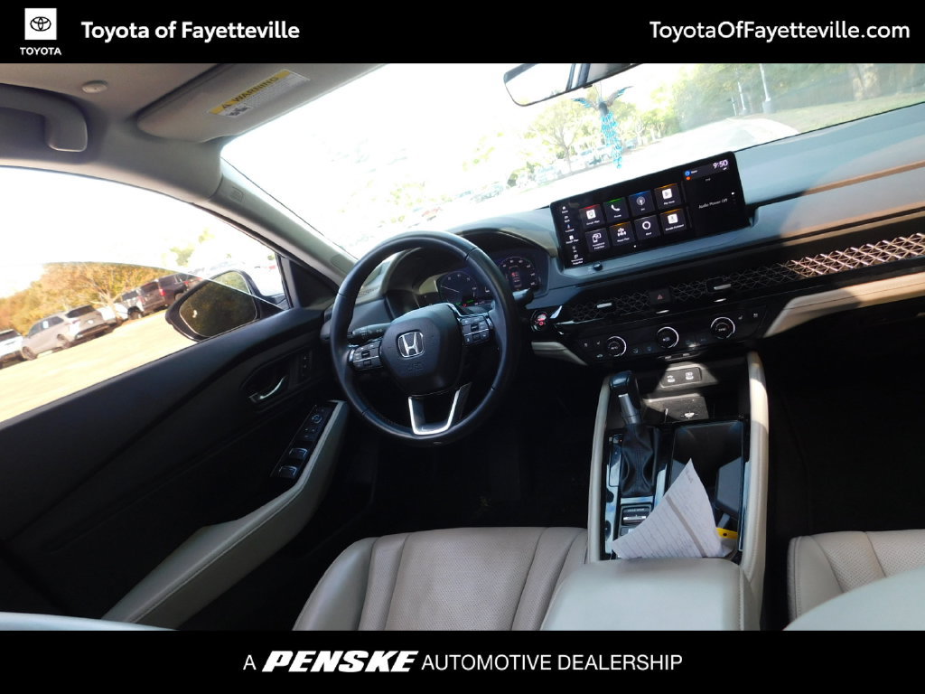 Used 2023 Honda Accord Touring image 2