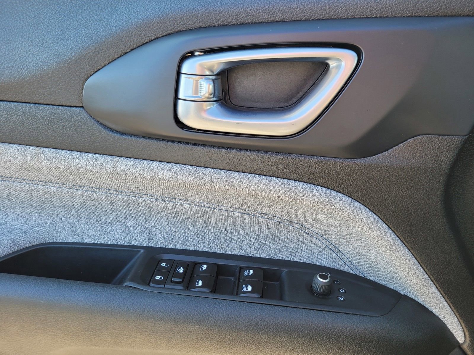 Used 2023 Jeep Compass Sport image 30