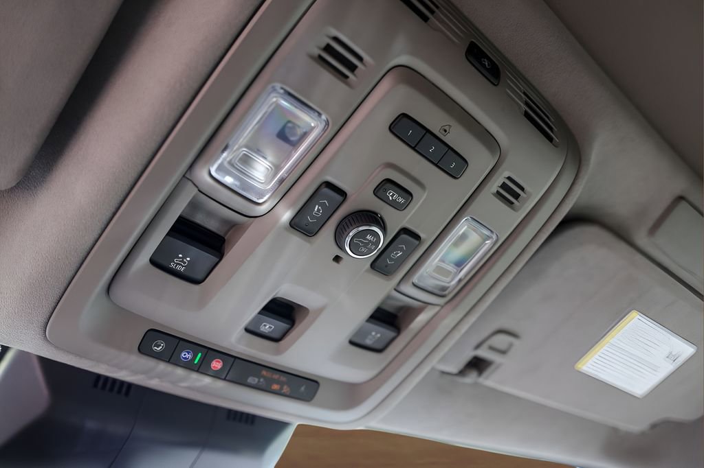Used 2024 Cadillac Escalade Premium Luxury Platinum AWD/4WD image 22