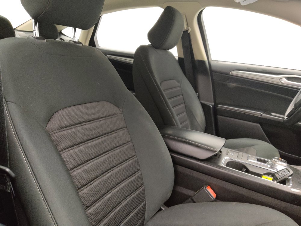 Used 2020 Ford Fusion SE image 21