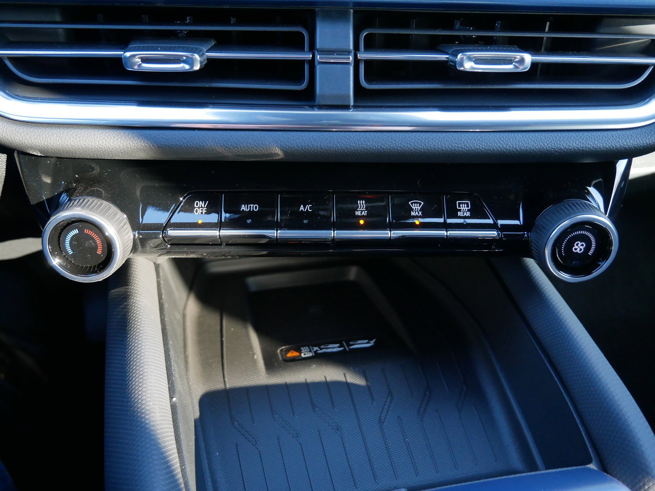 New 2026 Chevrolet Equinox EV LT AWD/4WD image 8