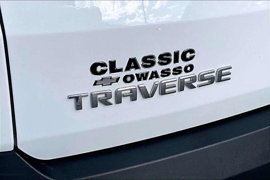 Used 2023 Chevrolet Traverse LT FWD image 23