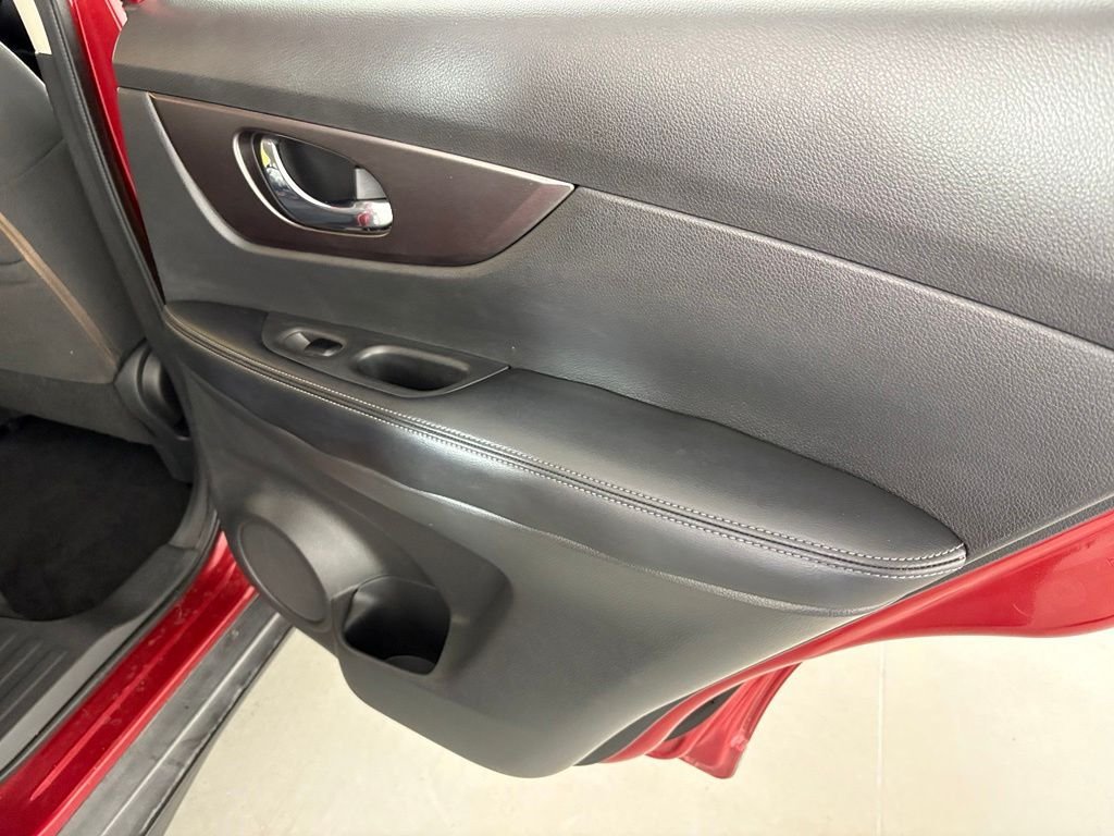 Used 2016 Nissan Rogue S FWD image 35