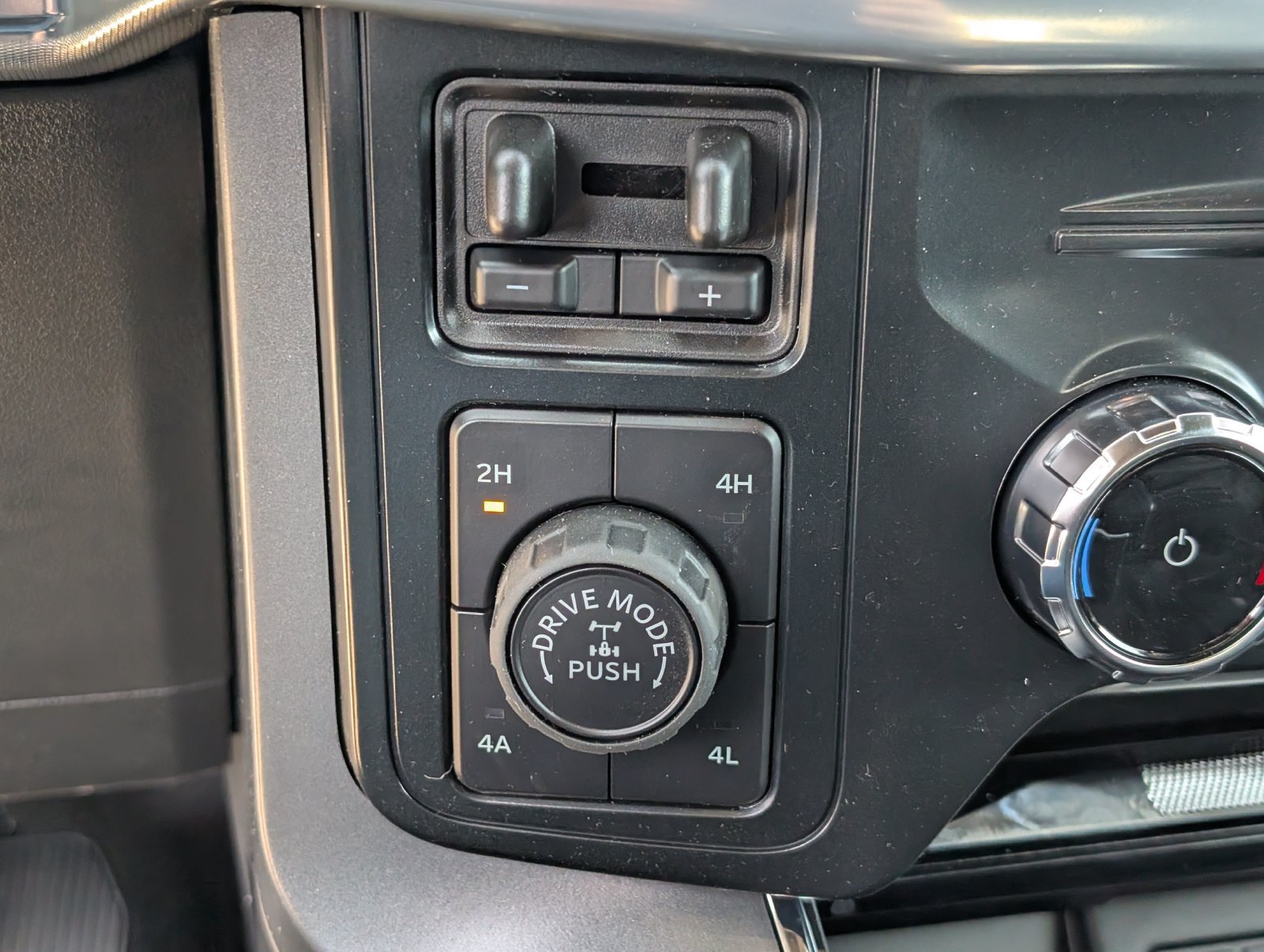 Used 2025 Ford F150 Lariat w/ Equipment Group 502A High AWD/4WD image 19