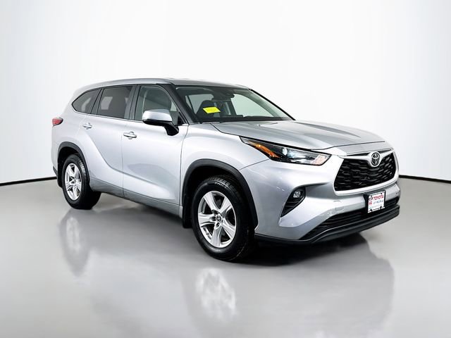 Used 2023 Toyota Highlander LE AWD/4WD image 10