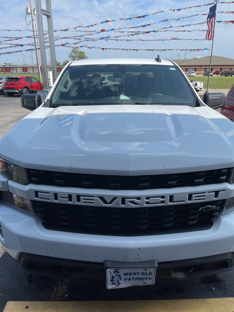 Used 2020 Chevrolet Silverado 1500 Custom w/ Custom Convenience Package AWD/4WD image 2