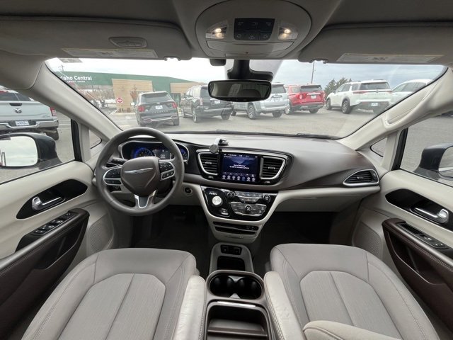 Used 2020 Chrysler Pacifica Touring w/ Advanced Safetytec Group image 36
